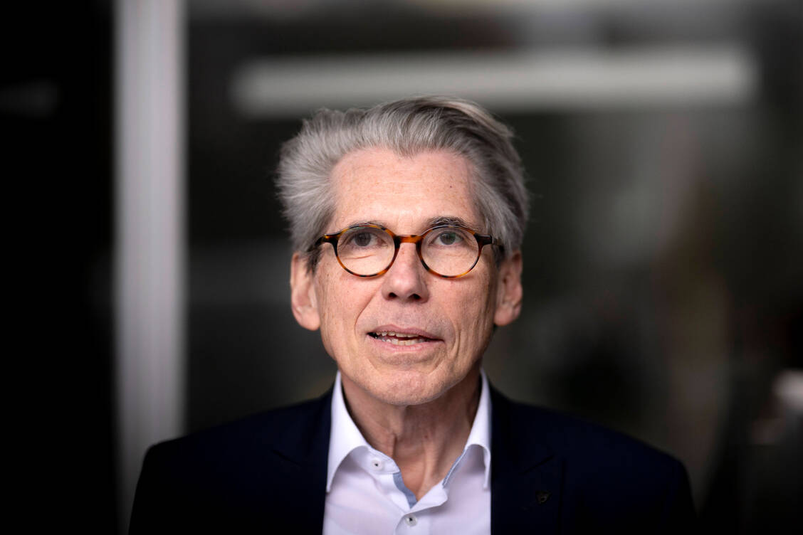 Eine-Milliarde-Mehrausgaben-DAK-preist-h-heres-Fixum-ein