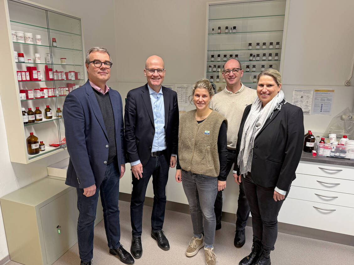 Westfalen-Lippe-Brinkhaus-bekommt-Brandbrief-und-besucht-Apotheke