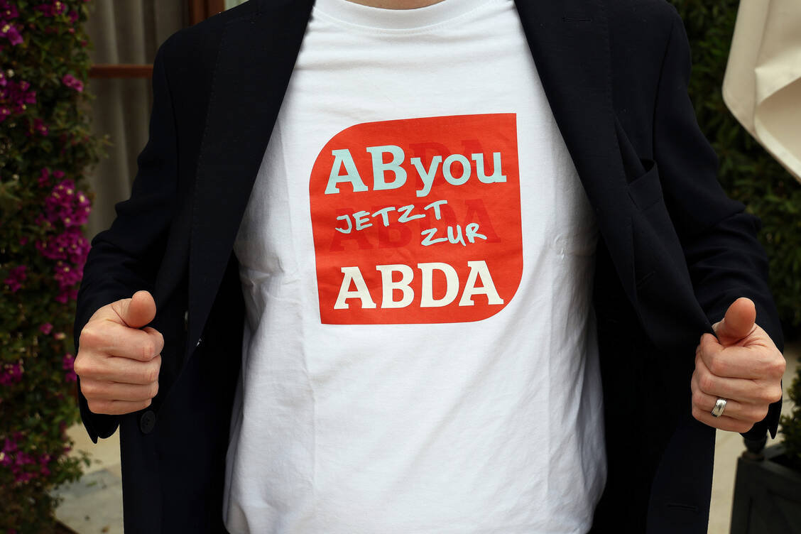 Apothekenvideos-Apotiger-und-AByou-verl-ngern-Protestaktion