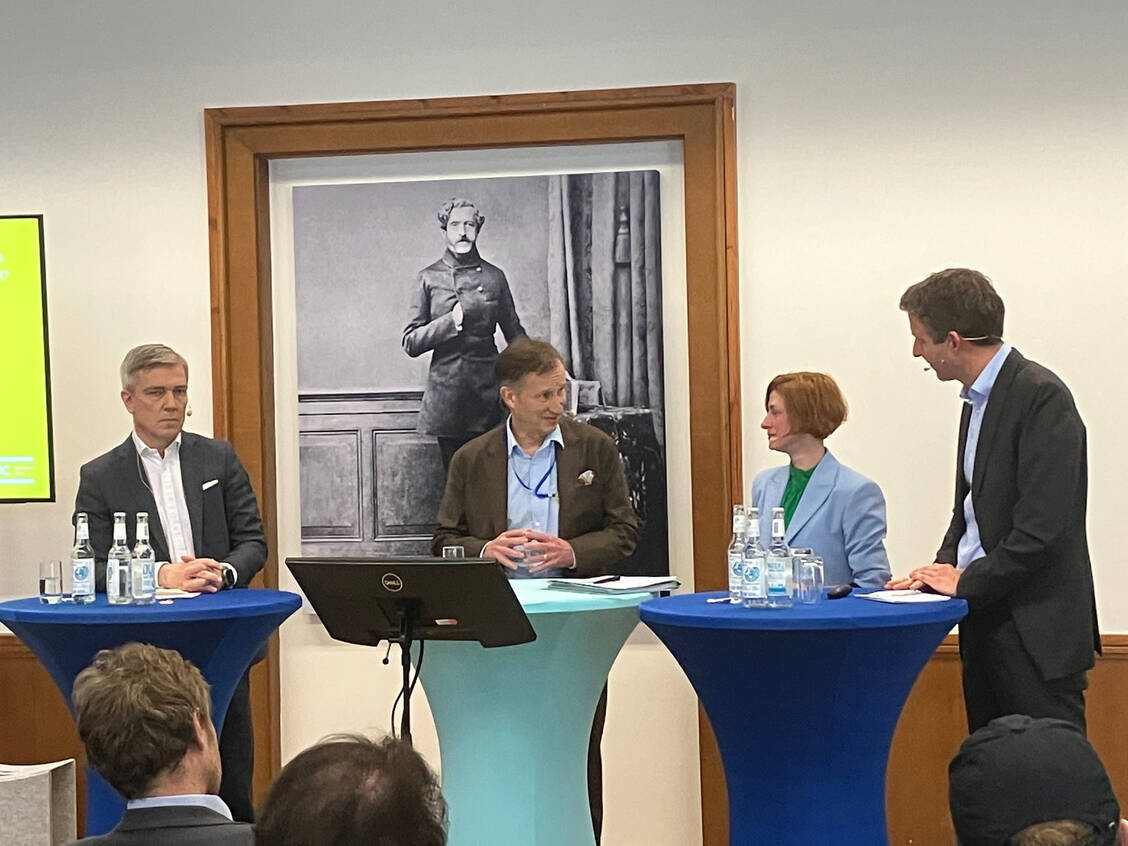 USA-Ihre-St-rke-hacken-sie-sich-gerade-kurz-und-klein-