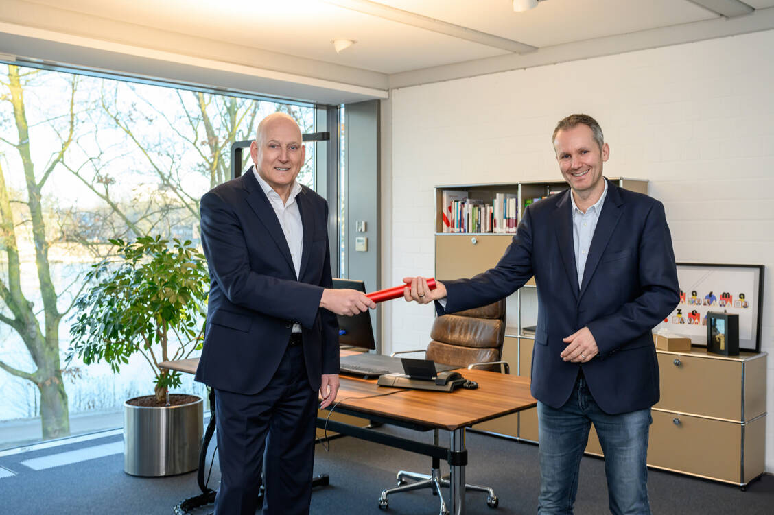 F-hrungswechsel-bei-der-AKWL-Walter-bergibt-an-Schmitz