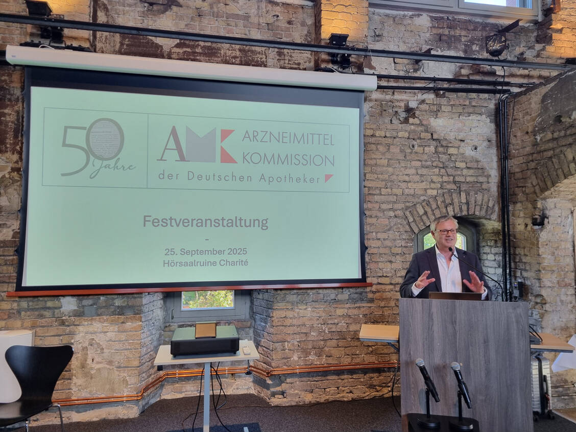 50-Jahre-AMK-Nitrosamine-kaputte-Pens-und-verklebte-Flaschen