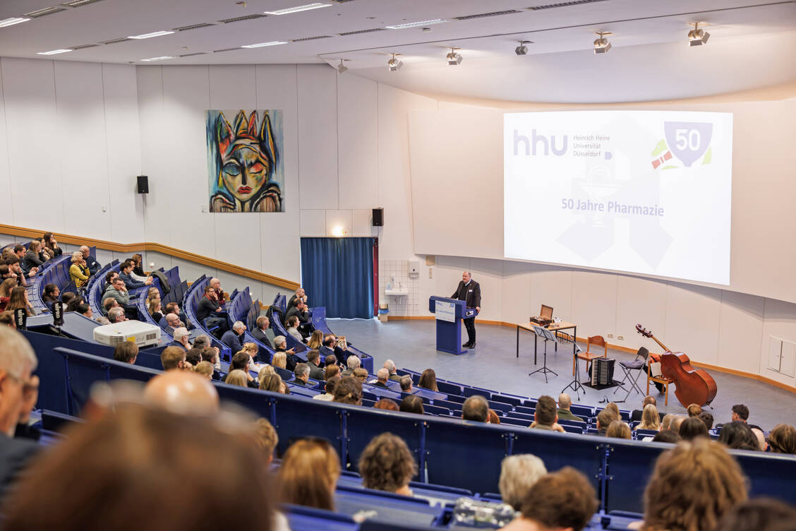 Universit-t-D-sseldorf-Ein-halbes-Jahrhundert-Pharmazie