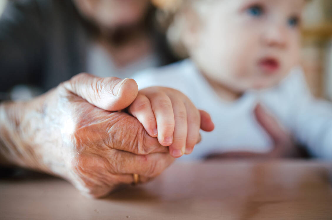 Kleinkinder-und-Senioren-Influenza-und-Pertussis-mal-anders