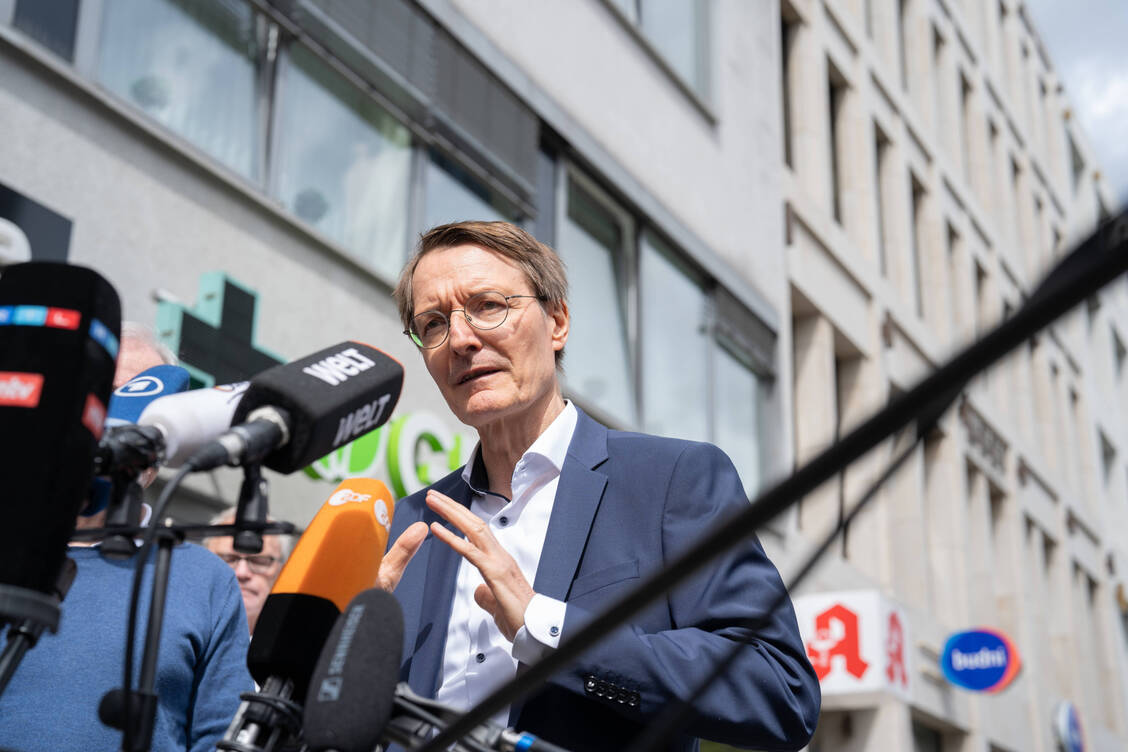 Bundesgesundheitsminister Karl Lauterbach (SPD) will erreichen, dass das E-Rezept endlich in der Versorgung ankommt. / Foto: Imago/Chris Emil Janßen