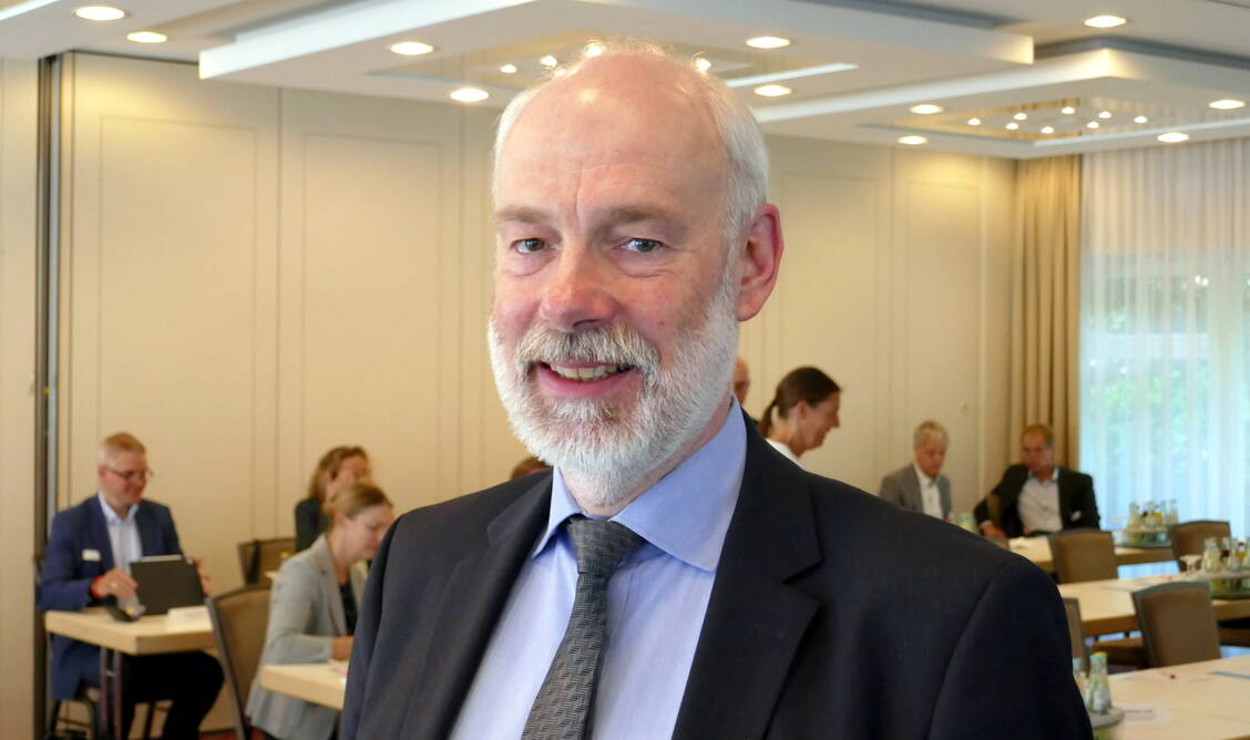 »Digitalisierung ist wertvoll, wenn sie die verstärkte Vernetzung der Heilberufe untereinander und somit verbesserte medizinische und pharmazeutische Dienstleistungen zum Wohl des Patienten ermöglicht«, betonte der LAV-Vorsitzende Berend Groeneveld. / Foto: PZ/Christiane Berg