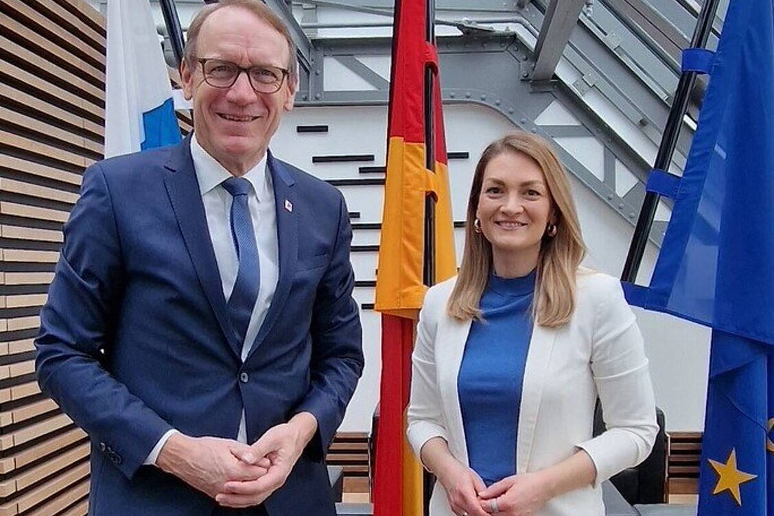 ABDA-Präsident Thomas Preis mit Bayerns Gesundheitsministerin Judith Gerlach.  / © ABDA