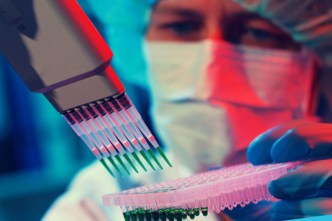 Viele Tumore weisen potenziell therapierelevante genomische Veränderung auf. In der Behandlung schlagen sich diese Erkenntnisse bisher oft nicht nieder. / © Adobe Stock/luchschenF