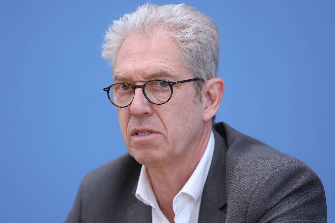 Die KBV sieht keine Ressourcen für die geplanten Leistungsangebote. »Da hilft es auch nichts, es trotzdem ins Gesetz zu schreiben«, so KBV-Chef Andreas Gassen. / © Imago/dts Nachrichtenagentur