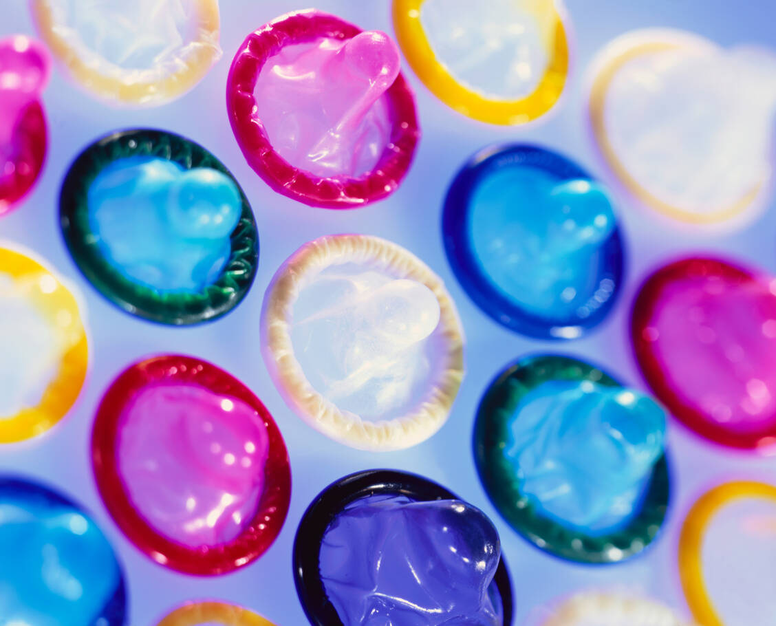 »Eine der wirksamsten Methoden zur Vorbeugung von Geschlechtskrankheiten ist Safer Sex, einschließlich der regelmäßigen und korrekten Verwendung von Kondomen«, schreibt die ECDC. / Foto: Getty Images/Thom Lang