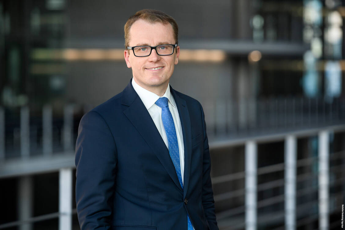 Alexander Krauß ist studierter Politikwissenschaftler und sitzt seit 2017 im Bundestag, unter anderem im Gesundheitsausschuss. Für seinen Wahlkreis im sächsischen Erzgebirge kandidiert Krauß erneut. / Foto: Deutscher Bundestag/ Inga Haar