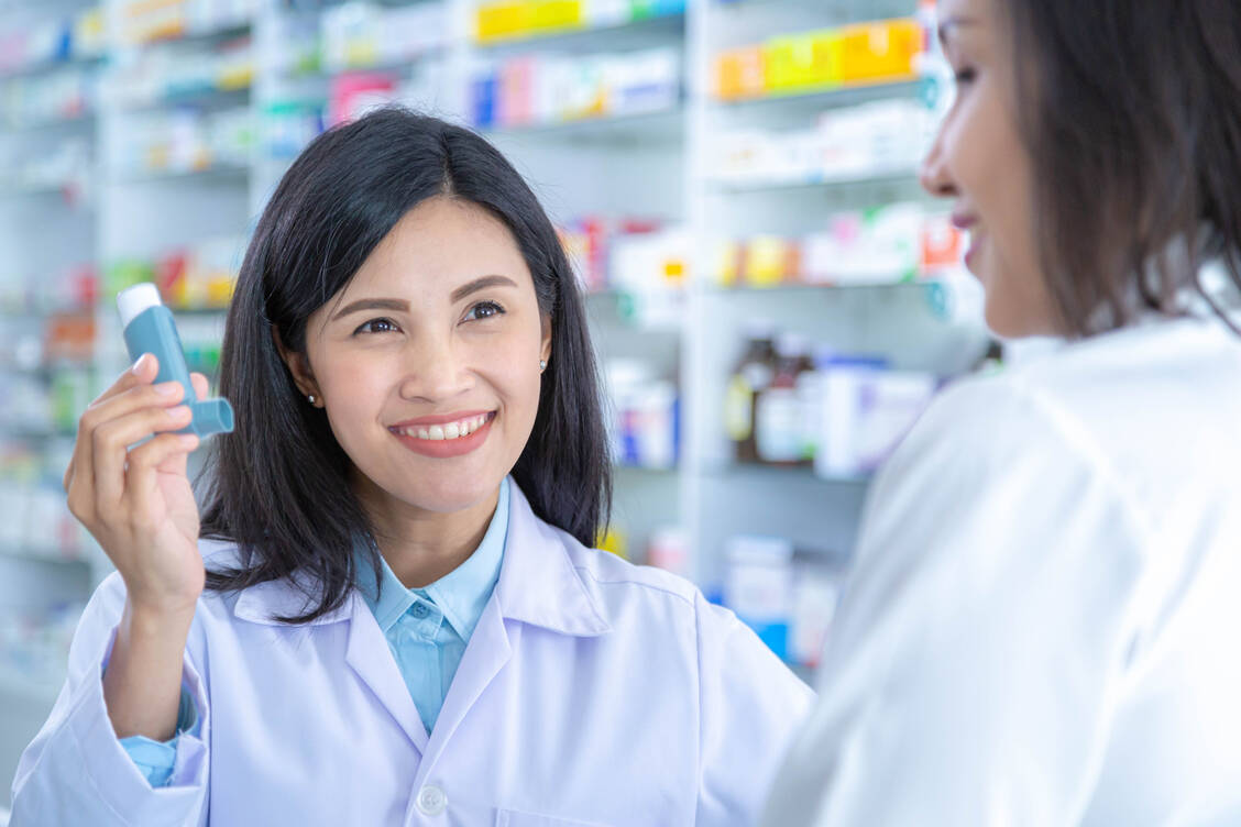 Patienten, die ein Inhalativum benötigen, haben mindestens einmal pro Jahr einen Anspruch auf eine Inhalator-Schulung im Rahmen der pharmazeutischen Dienstleistungen.  / Foto: Adobe Stock/Satawat