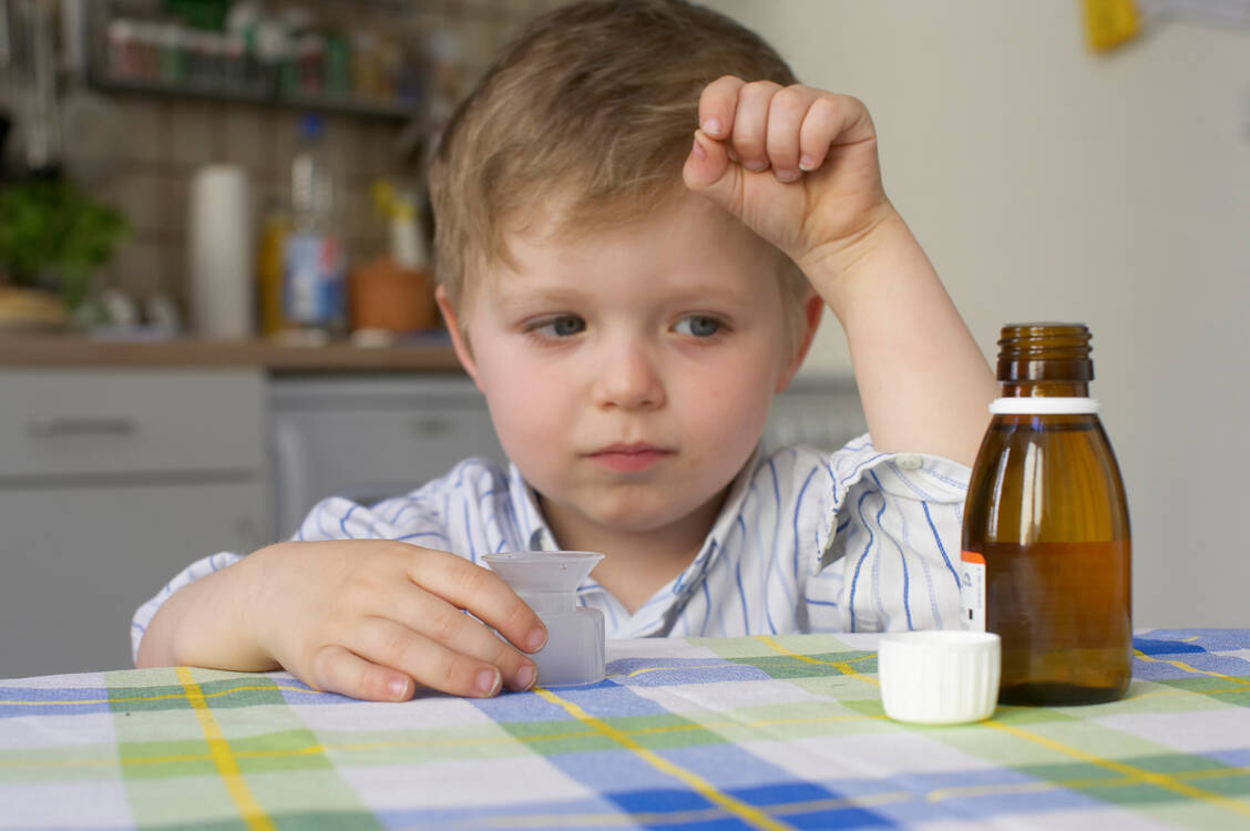 Lieferengpässe bei antibiotikahaltigen Säften für Kinder beschäftigen Apotheken schon länger. Offiziell ist der Engpass aber erst seit der vergangenen Woche. / Foto: ABDA, Gust