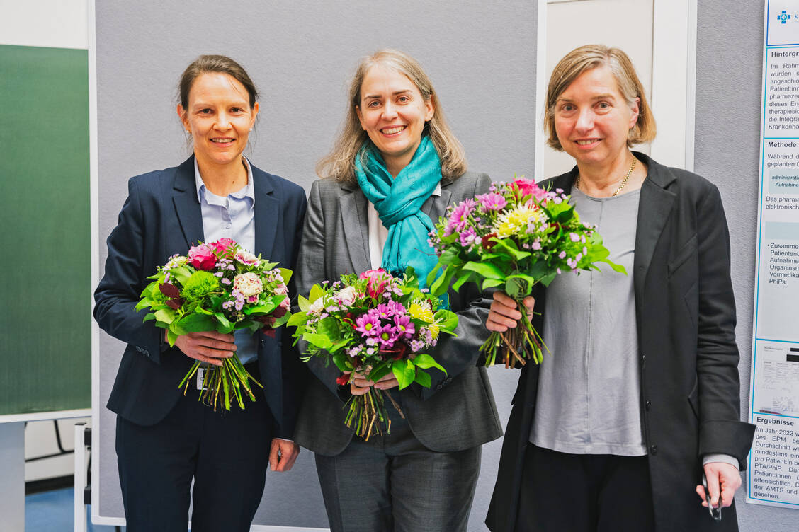 Antrittsvorlesung der drei neuen Professorinnen Dr. Carina Hohmann, Dr. Martina Hahn und Dr. Maike Rotzoll am Fachbereich Pharmazie in Marburg (von links). / Foto: Stephan Tang