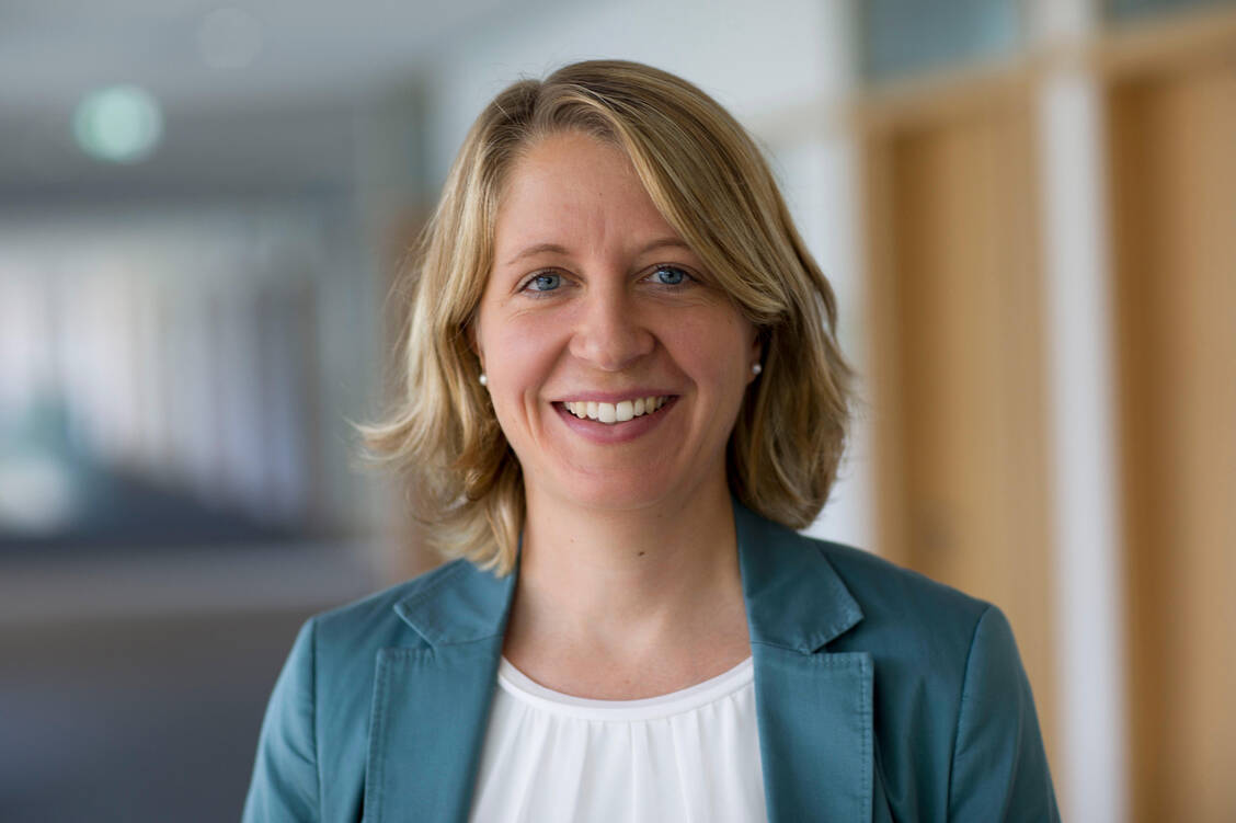 Susanne Ozegowski,  Abteilungsleiterin für Digitales und Innovation im Bundesgesundheitsministerium (BMG), informiert über die Verzögerung bei der Einführung des E-Rezepts für Betäubungsmittel. / © Techniker Krankenkasse
