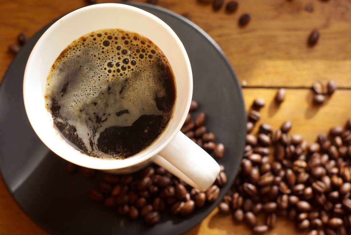 Ein bis zwei Tassen Kaffee pro Tag können auch Migräne-Patienten unbesorgt trinken. Das Risiko für eine Kopfschmerzattacke steigt erst ab der dritten Tasse an.  / Foto: Fotolia/Dudziska