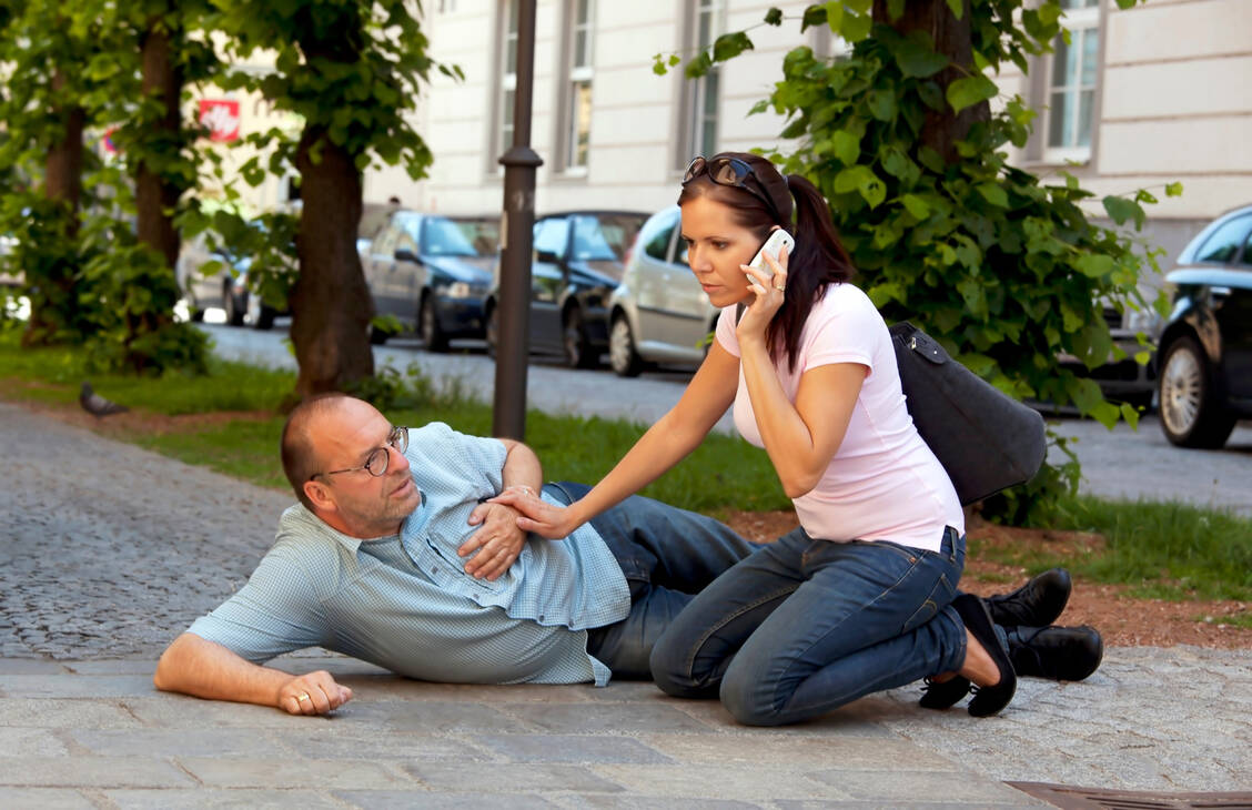 Thromboembolien können lebensgefährlich sein. Gefäßverschlüsse im Arteriensystem können Herzinfarkt oder Schlaganfall auslösen. / © Adobe Stock/Gina Sanders
