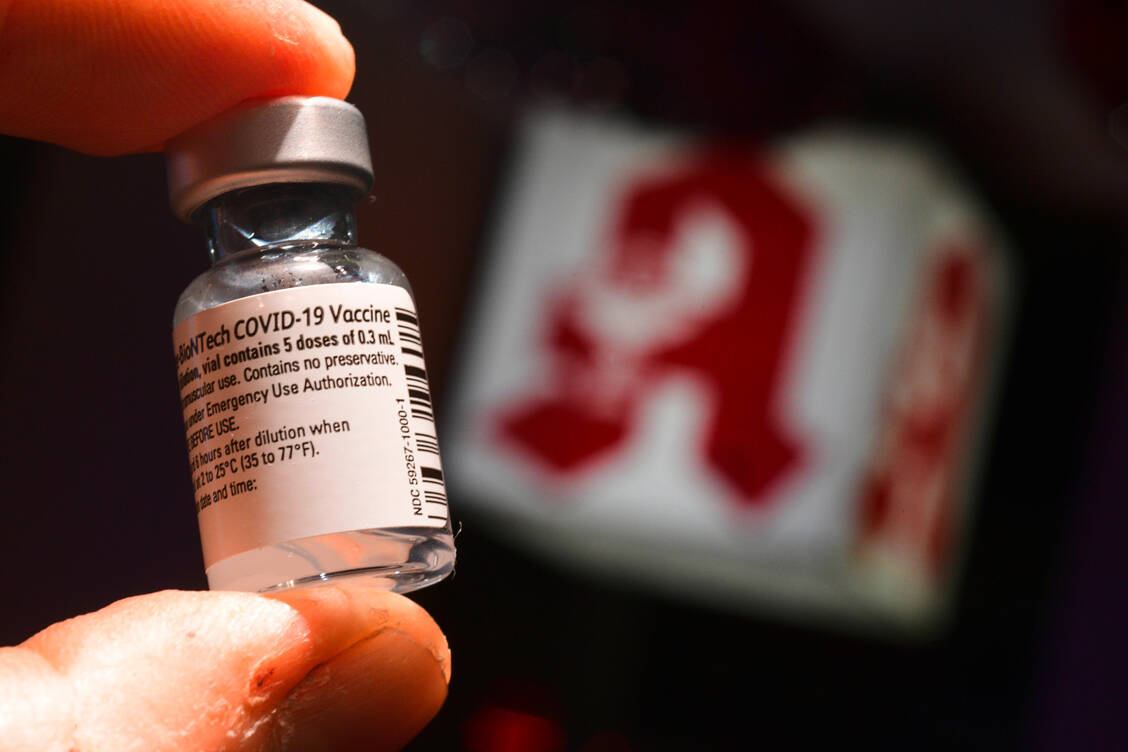Der Impfstoff Comirnaty® von Biontech/Pfizer wird auch in der Kalenderwoche 25 den größten Anteil an den Impfstoffen in den Praxen von Kassen- und Betriebsärzten ausmachen. / Foto: imago images/BeckerBredel