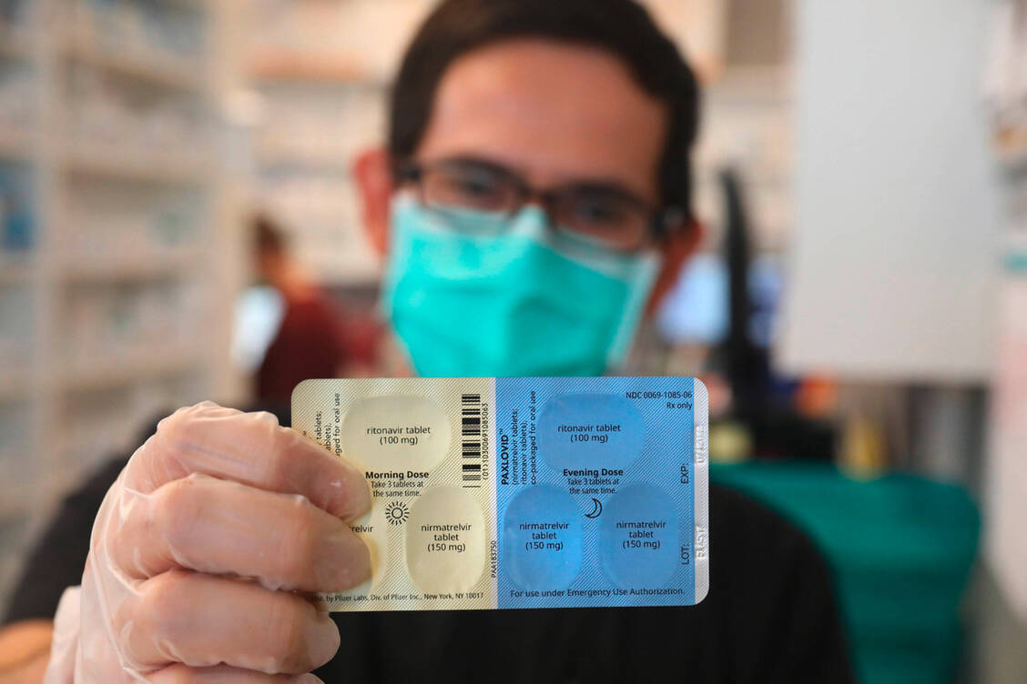 Seit Freitag können Ärzte Paxlovid verordnen, wenn ein SARS-CoV-2-Infizierter ein hohes Risiko für einen schweren Covid-19-Verlauf hat. Die Therapie muss innerhalb der ersten fünf Tage nach Symptombeginn starten. / Foto: imago images/ZUMA Wire