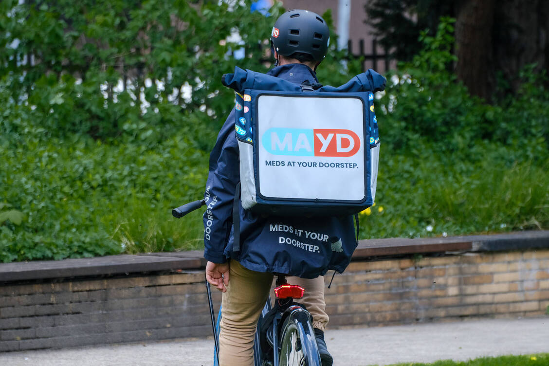 Medikamente binnen kürzester Zeit per Kurier geliefert, damit werben Lieferdienste wie Mayd und Co. Zuletzt wurde es allerdings ruhiger um die Start-ups.  / Foto: IMAGO/Michael Gstettenbauer