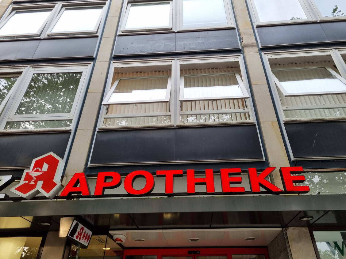 Pharma Deutschland spricht sich für aus, dass Schnelltests mit In-Vitro-Diagnostika zur Unterscheidung bakterieller und viraler Hals-Rachen-Infektionen in den pDL-Katalog aufgenommen werden. / © PZ/Daniela Hüttemann