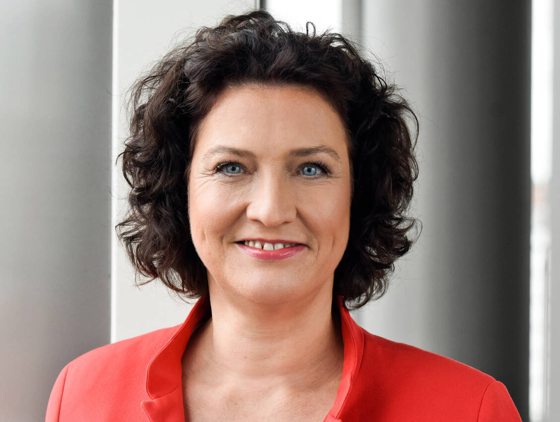 Die Vorstandsvorsitzende des AOK-Bundesverbandes, Carola Reimann, glaubt nicht, dass dem Bund eine erfolgreiche Etablierung stabiler Beiträge gelingt, eine Mehrheit der Deutschen sieht das ähnlich.  / © AOK-Bundesverband