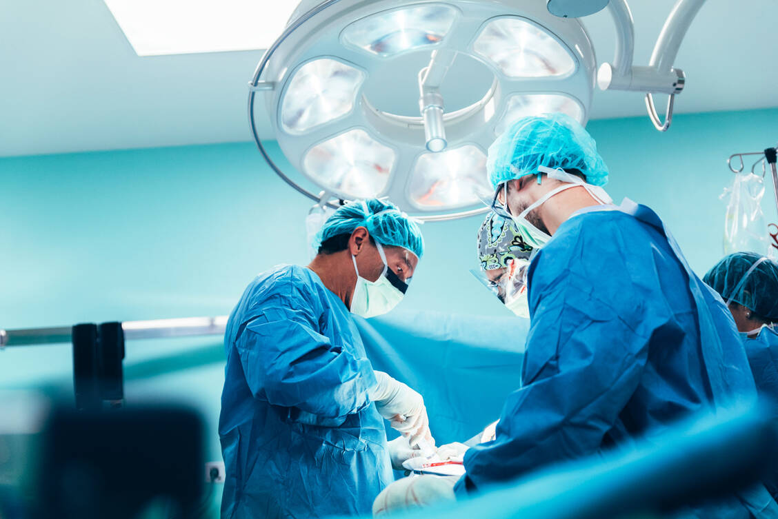 Kann vor einer Notfall-OP ein Inkretinmimetikum nicht rechtzeitig abgesetzt werden, ist das laut einer neuen Datenauswertung offenbar nicht weiter problematisch. / Foto: Adobe Stock/Santiago Nunez