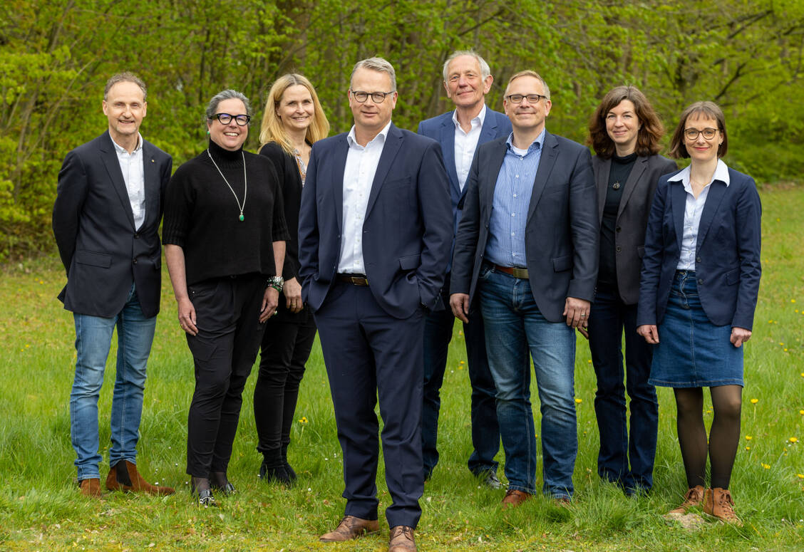 Fast vollständig wiedergewählt wurde der Vorstand der Apothekerkammer Schleswig-Holstein (von links): Christoph Schostek, Eva Maria Schöning (1. Vizepräsidentin), Kerstin Harder, Kai Christiansen (Präsident), Volker Thode, Harald Erdmann (2. Vizepräsident), Stephanie Rust und neu gewählt Johanna Ostermeyer. / Foto: AKSH/Jörg Wohlfromm