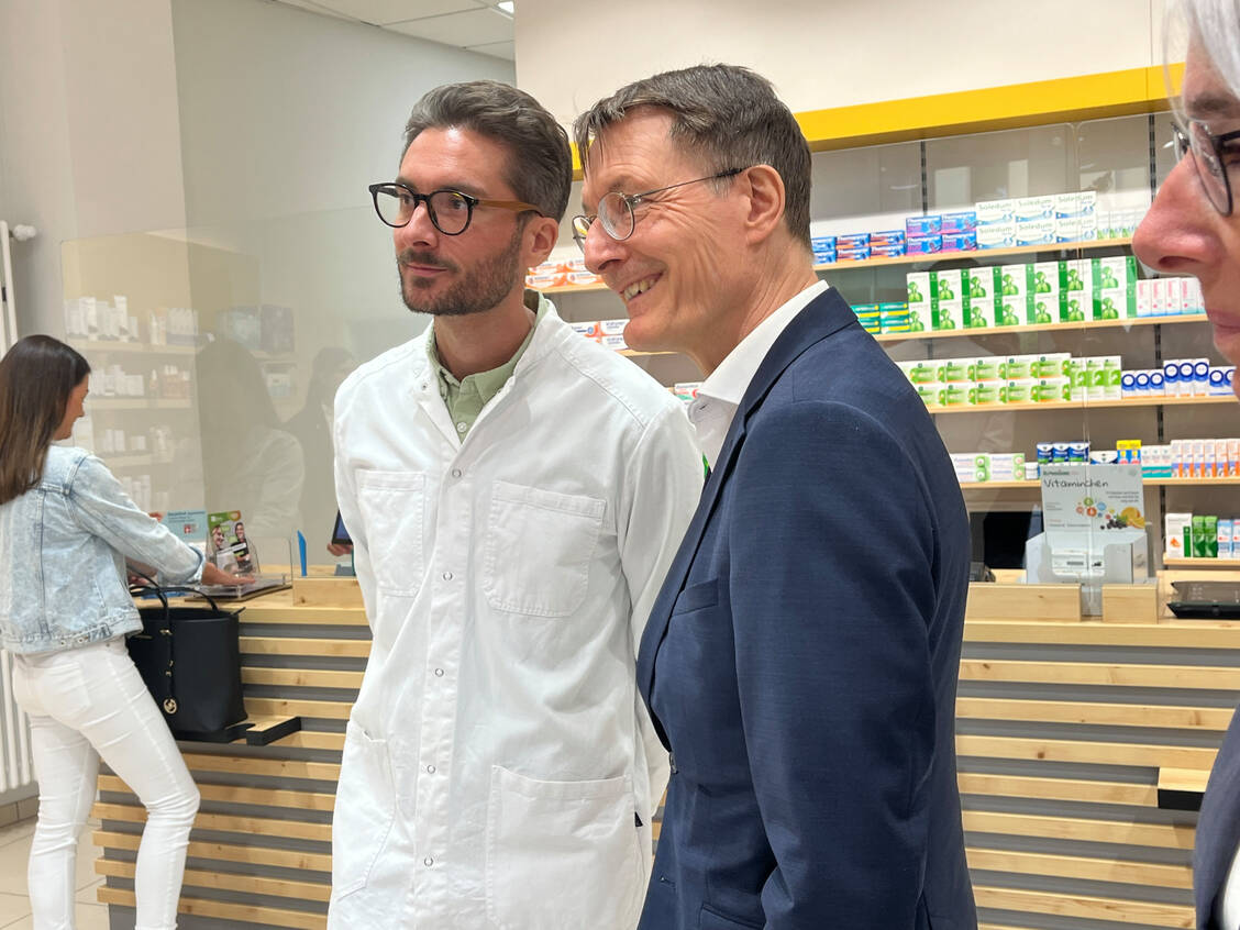 Mike Beyer sprach mit Karl Lauterbach über die möglichen Folgen der geplanten Apothekenreform.  / Foto: PZ