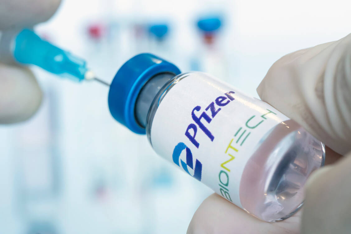 Die Unternehmen Pfizer und Biontech arbeiten zusammen an einem Kombinationsimpfstoff gegen Grippe und Covid-19. / Foto: Adobe Stock/diy13