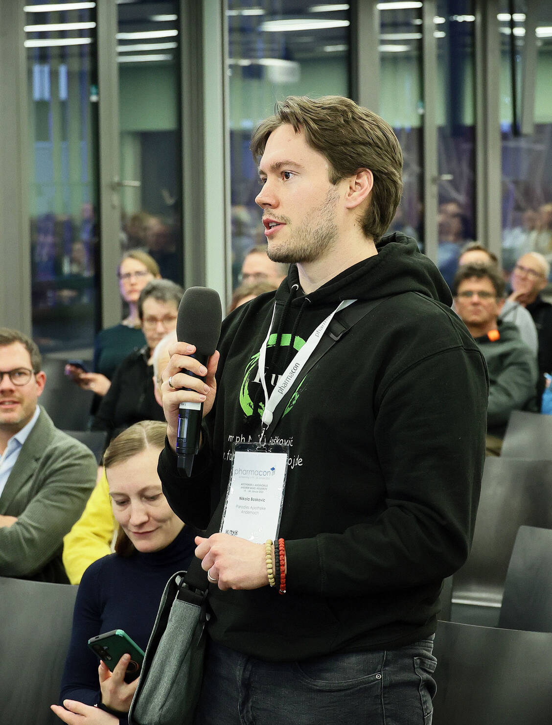 Aus dem Auditorium  kamen bei der Veranstaltung viele Fragen, Kommentare und Anregungen. / © PZ/Alois Müller