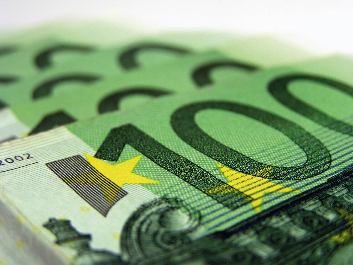 Mehr als 800.000 Euro soll ein AvP-Manager vor zwei Jahren aus der Firma abgezweigt und für private Zwecke verwendet haben. Das Amtsgericht Düsseldorf verhandelt nun den Fall. / Foto: Fotolia/emmi