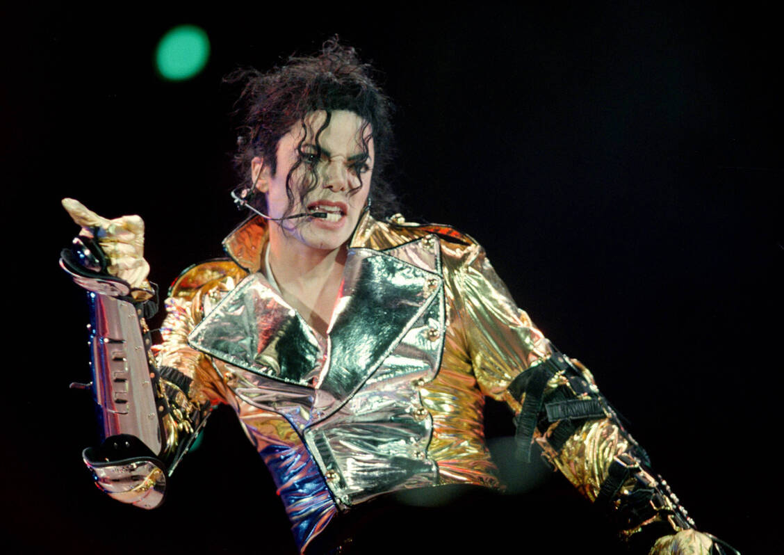 Nicht nur Privileg: Ruhm kann auch gesundheitliche Risiken mit sich bringen. Pop-Star Michael Jackson etwa starb 2009 mit 50 Jahren. / © imago images/CTK Photo