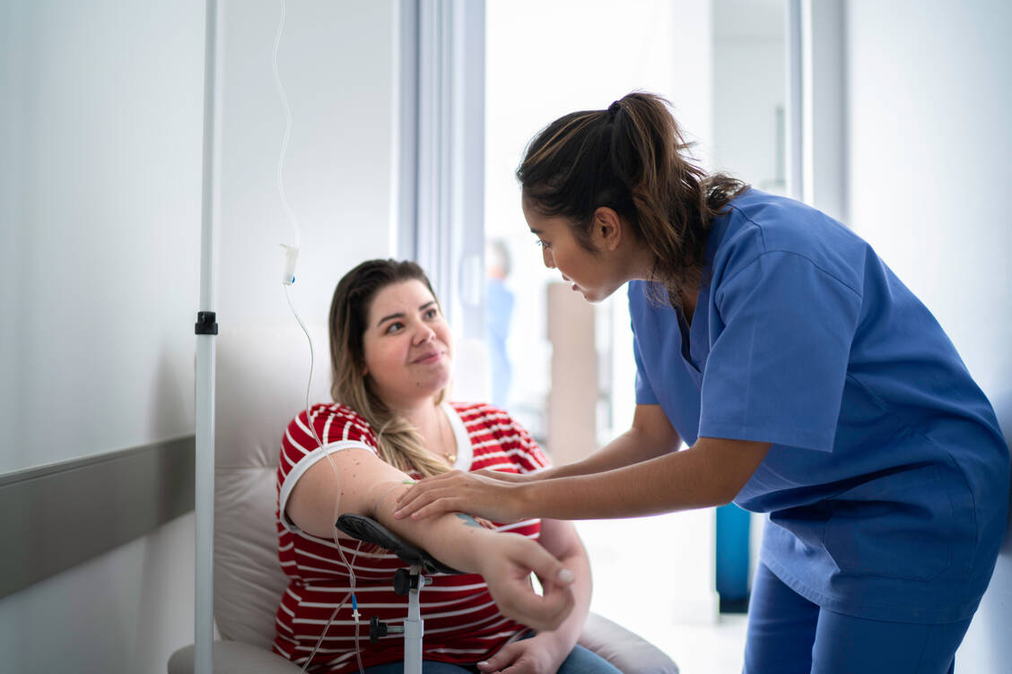 Eptinezumab wird infundiert, was voraussichtlich ambulant erfolgen kann. / Foto: Getty Images/FG Trade