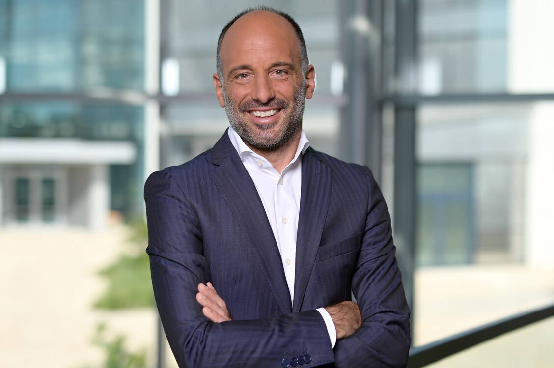 Der Vorstandsvorsitzende von Pro Generika, Peter Stenico, plädiert für eine stärke Diversifizierung der Arzneimittelproduktion, um die Abhängigkeit von China in Zukunft zu minimieren.  / Foto: Pro Generika