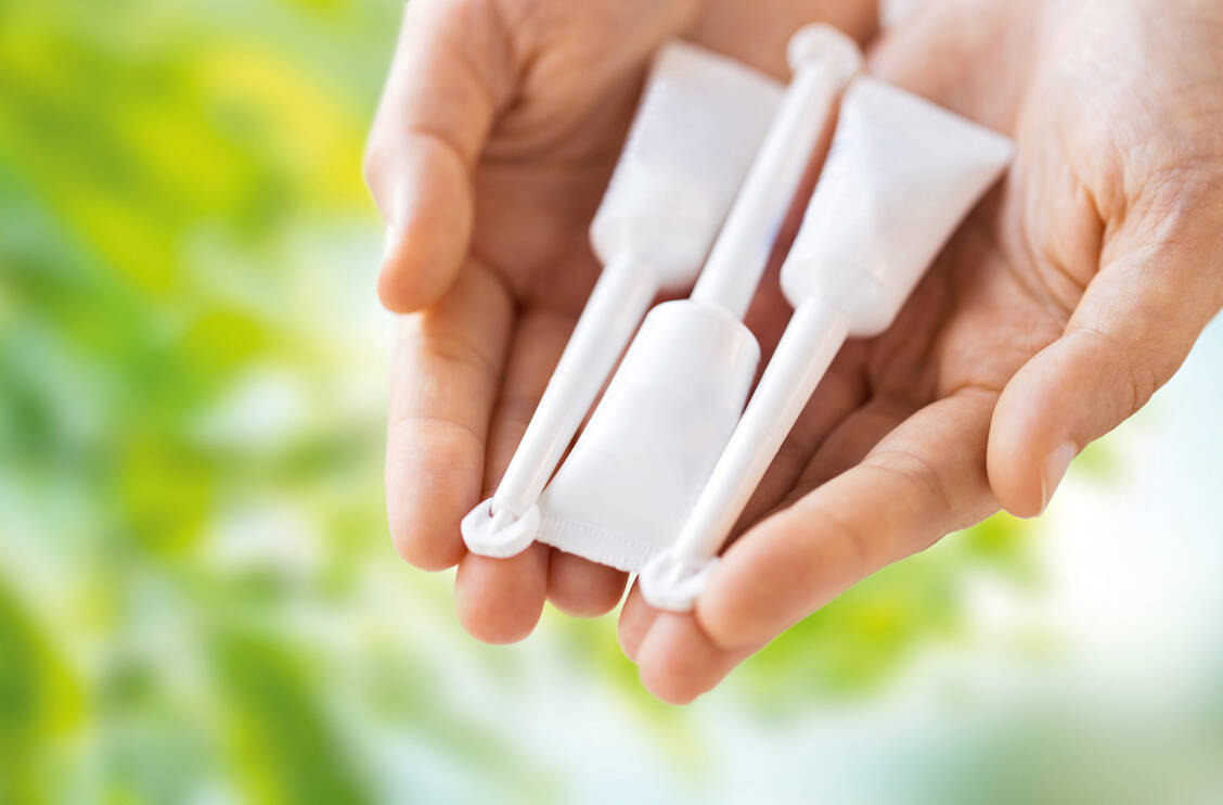 Klistiere und Zäpfchen sind zur kurzfristigen Anwendung bei Obstipation geeignet. / Foto: Shutterstock/Syda Productions