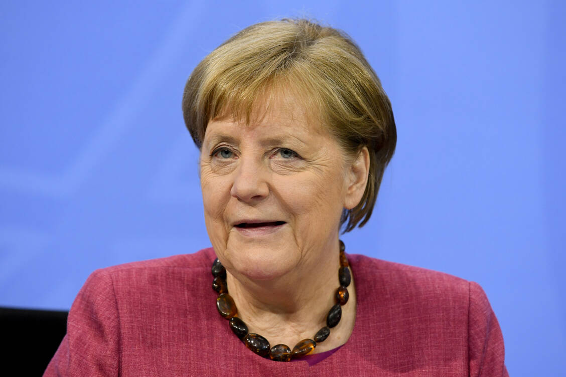 Nach einer knapp vierstündigen Konferenz mit den Bundesländern hat Bundeskanzlerin Angela Merkel den Fahrplan für die bald anstehenden Covid-19-Impfungen von Kindern und Jugendlichen erläutert. / Foto: picture alliance / ASSOCIATED PRESS | Annegret Hilse