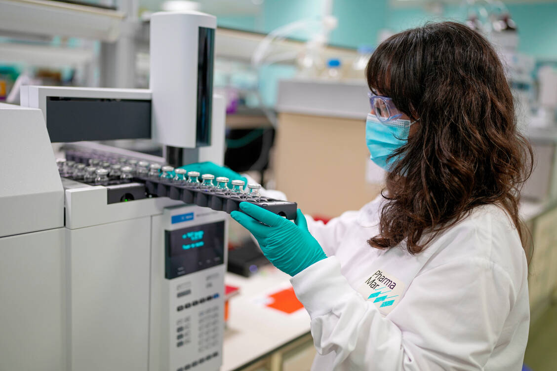 Extrakte, die eine Antitumoraktivität zeigen, werden fraktioniert und gereinigt, um das dafür verantwortliche Wirkprinzip zu isolieren. / © Pharmamar