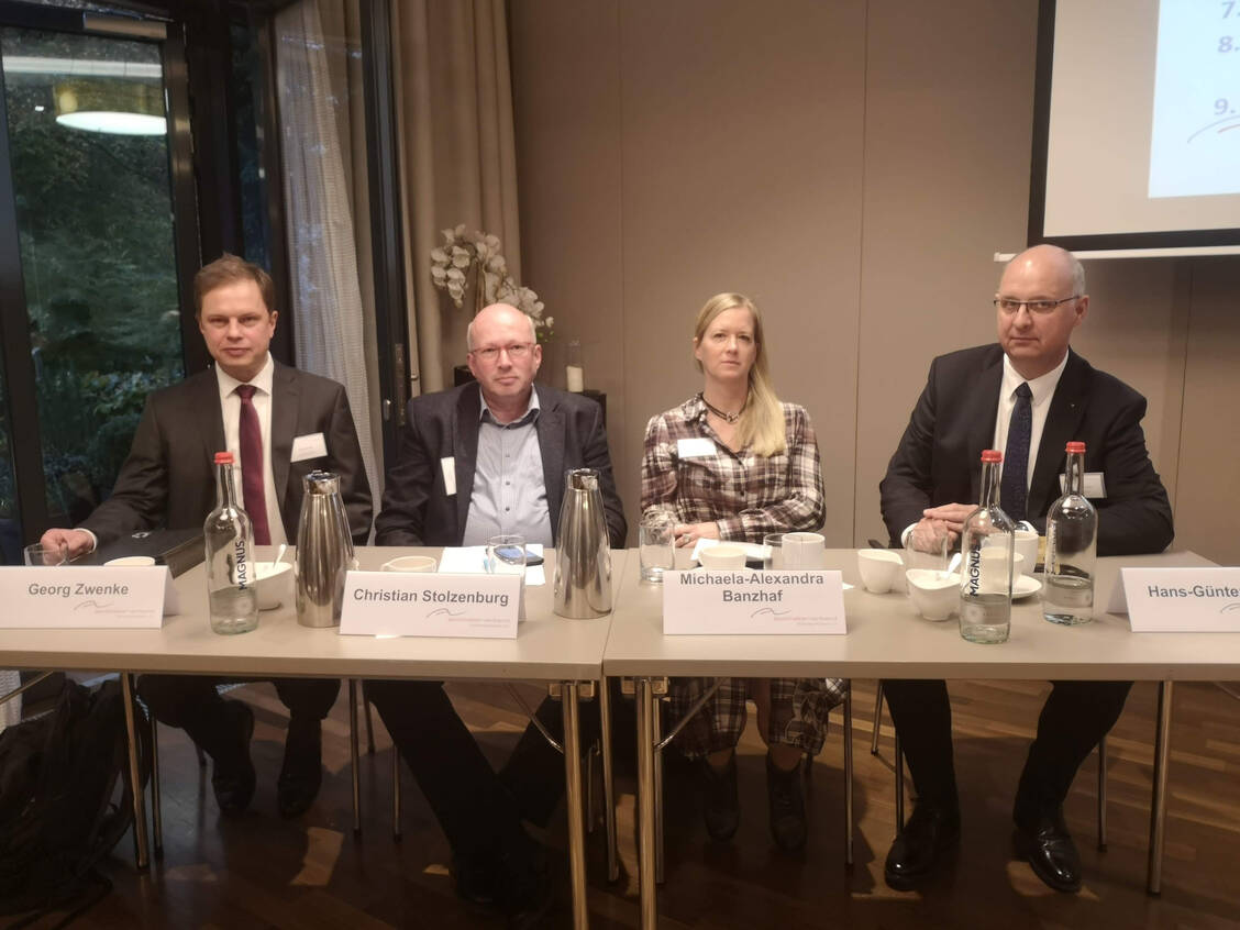 Der Vorstand des Apothekerverbands Schleswig-Holstein hat die Verbandsmitglieder hinter sich, wenn es um weitere Protestmaßnahmen zu Honorarkürzungen geht. / Foto: PZ/Daniela Hüttemann