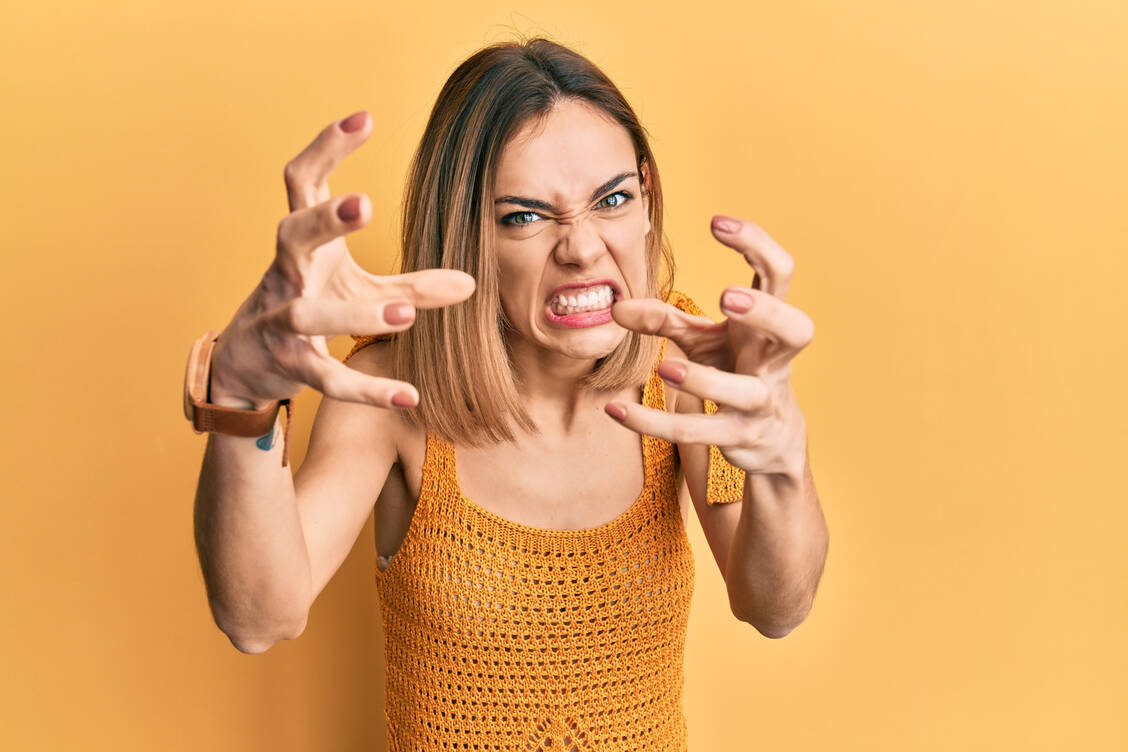 Verstehen statt wegdrücken: Wut empfinden viele als unangenehm. Dabei liefert sie uns wertvolle Signale. / © Shutterstock/Krakenimages.com