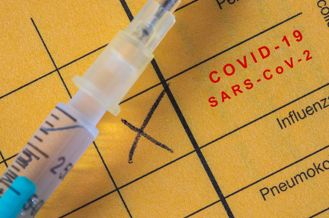 Genesene sollen laut STIKO einmal gegen SARS-CoV-2 geimpft werden, bei immunsupprimierten Genesenen könnten zwei Dosen nötig sein. / Foto: Adobe Stock/Benedikt