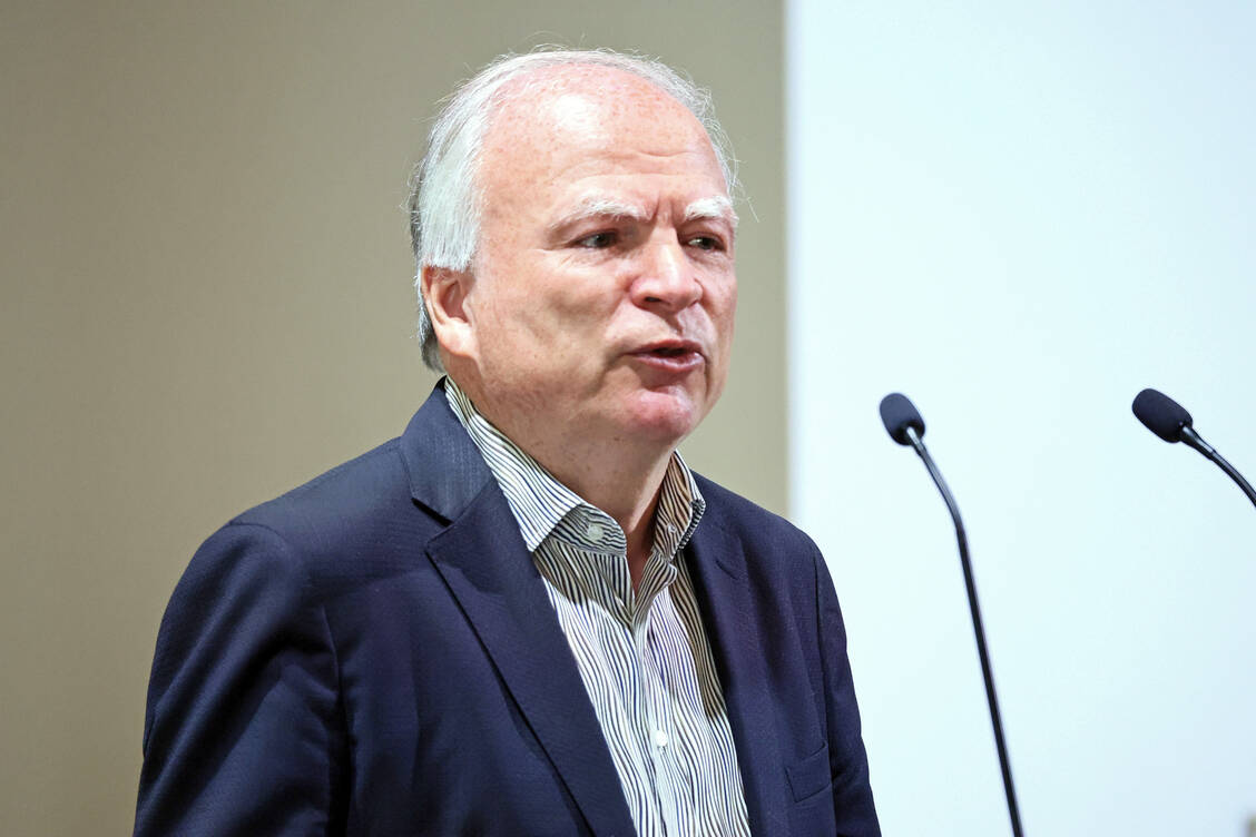 Professor Dr. Peter Ruth von der Universität Tübingen sprach beim Pharmacon zu den modernen pharmakologischen Therapieansätzen bei soliden Tumoren. / Foto: PZ/Alois Müller