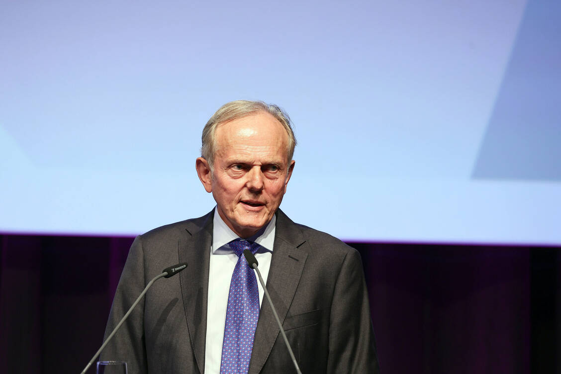 »Wir sollten für eine sichere und finanzierbare Gesundheitsversorgung nicht am, sondern mit dem Arzneimittel sparen«, erklärte BAH-Chef Cranz heute bei der Expopharm-Eröffnung in Düsseldorf. / Foto: PZ/Alois Müller