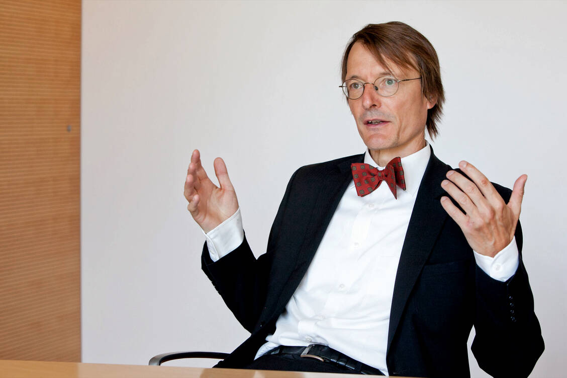 Geht es nach dem Gesundheitspolitiker Karl Lauterbach (SPD) sollen künftig lieferunfähige Hersteller die Mehrkosten zahlen, die durch die Abgabe von Ersatzpräparaten entstehen. / Foto: PZ/Kerstin Zillmer