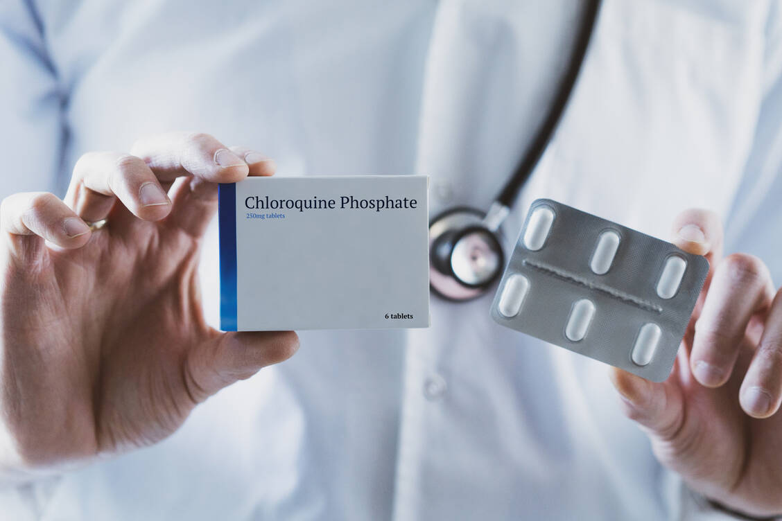 Chloroquin und Hydroxychloroquin sind offiziell zugelassen zur Therapie und Prophylaxe der Malaria, bei rheumatoider Arthritis inklusive Kinderrheuma sowie Lupus. / Foto: Getty Images/Bartek Szewczyk