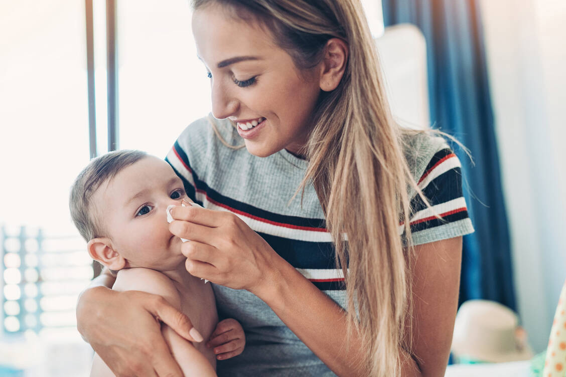 Bei Kindern unter einem Jahr dürfen Otriven®-Nasentropfen vorerst nicht mehr angewendet werden. / Foto: Getty Images/pixelfit