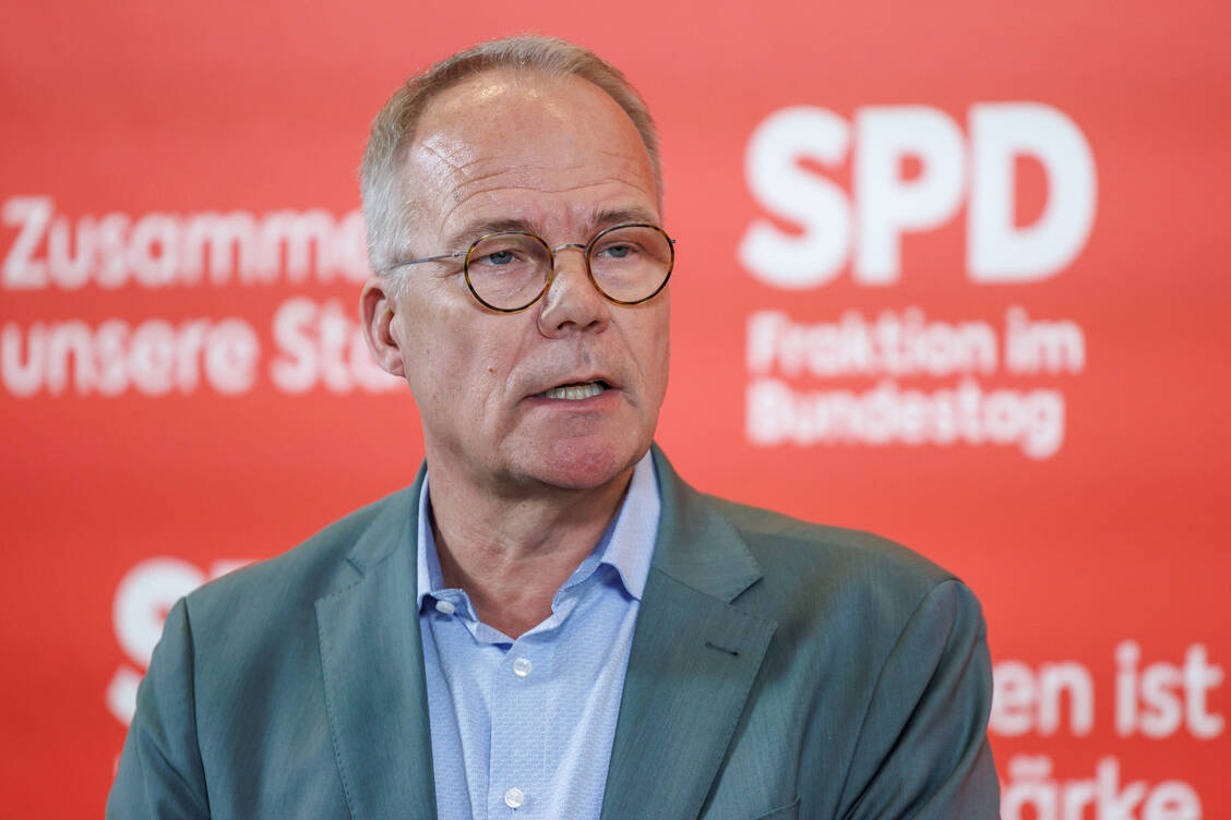 »Wer keine Termine anbietet, dessen Budget sinkt. Alternativ könnte das Geld dann an Kliniken gehen, die mit ambulanten Arztterminen einspringen«, schlug SPD-Fraktionschef Matthias Miersch vor. / © Imago/Andreas Gora