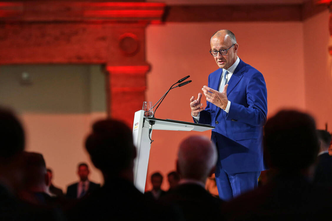 Bei der Veranstaltung »Made for Germany« lobte Bundeskanzler Friedrich Merz (CDU) die moderne Medizintechnik und den gesamten medizinischen Bereich. / © Imago/dts Nachrichtenagentur