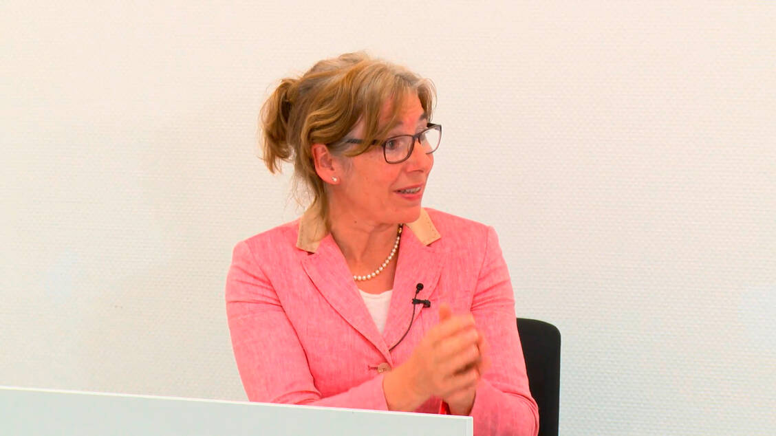 Die AKWL-Präsidentin Gabriele Regina Overwiening ist als Apothekenbetreiberin eine der ersten, die ab heute an die Telematik-Infrastruktur angeschlossen ist. / Foto: Screenshot Archiv