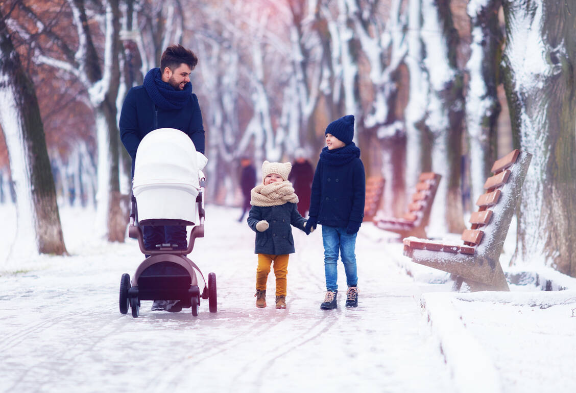 Licht, Luft und Liebe können gegen eine Winterdepression helfen. Foto: Fotolia/Olesia Bilkei